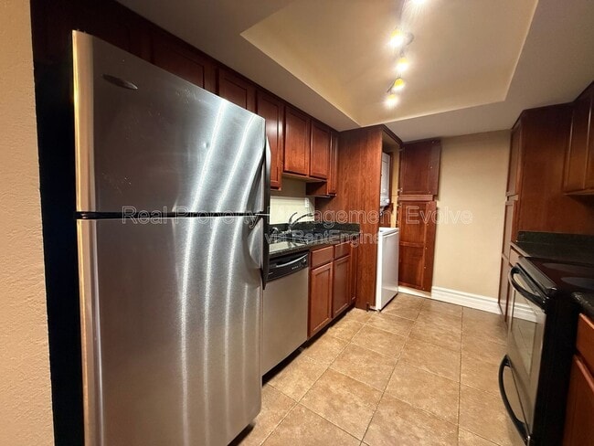 Building Photo - 3825 E Camelback Rd