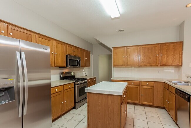 Building Photo - 2117 Rustic Ridge Dr