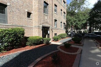 Building Photo - 3731 N Pine Grove Ave