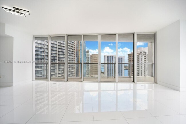 Building Photo - 495 Brickell Ave