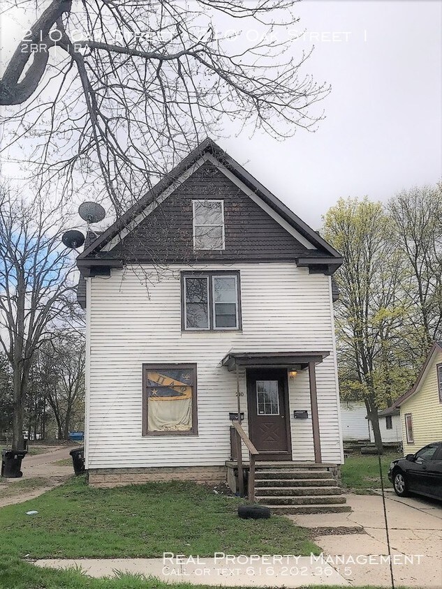 Primary Photo - 2 bed 1 bath next to Ferris State Campus!