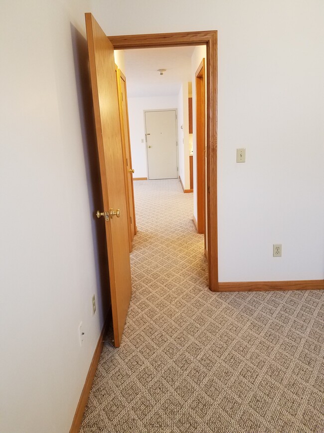 Building Photo - 12866 Raymond Dr