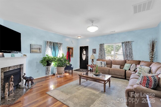 Building Photo - 600 Latimer Way