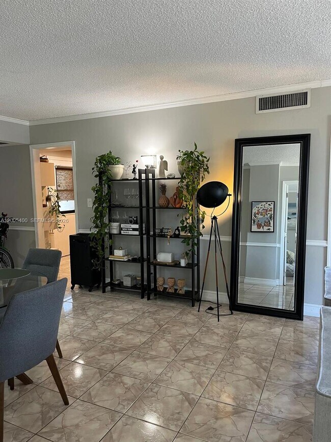 Foto del edificio - 3475 N Country Club Dr