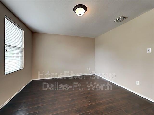 Building Photo - 1322 Lamar Ln