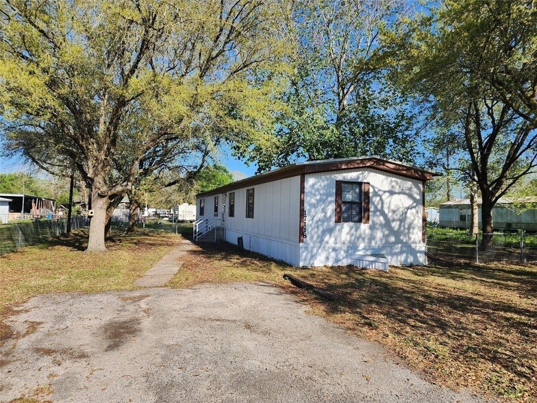 Foto principal - 17118 Choctaw Dr