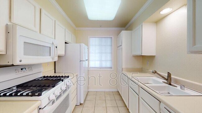Building Photo - 4692 Carpinteria Ave