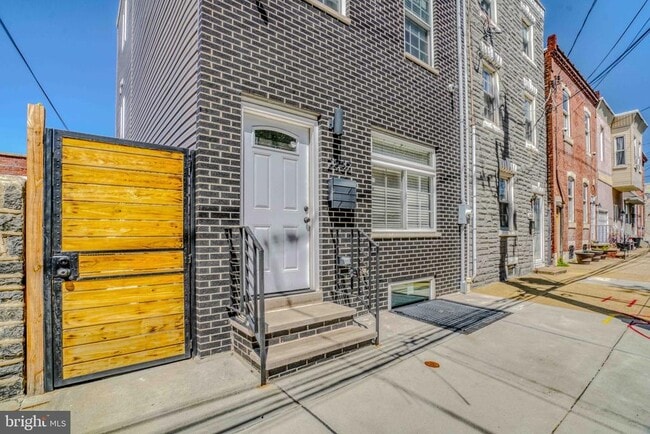 Building Photo - 2832 Edgemont St