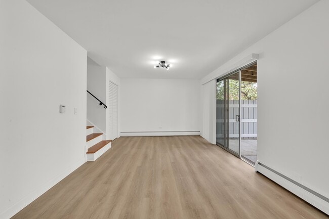 Building Photo - 8820 Robin Dr