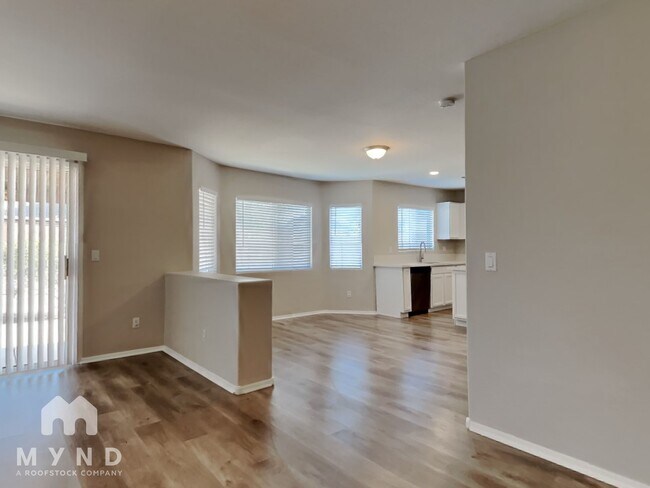 Building Photo - 12622 W Myer Ln