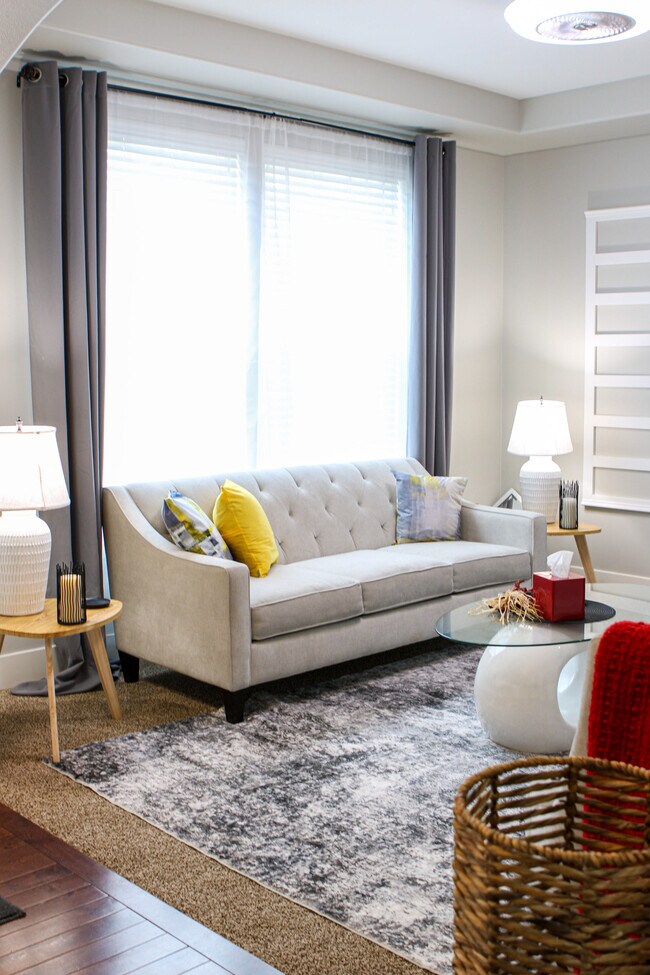 Foto del edificio - 7801 Rushmore Ave NE