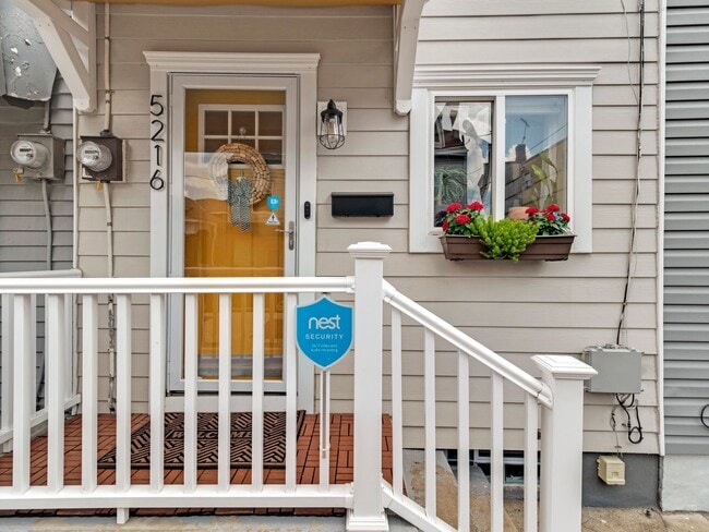 Foto del edificio - Luxury Updated Row Home | 1 Block from Butler Street