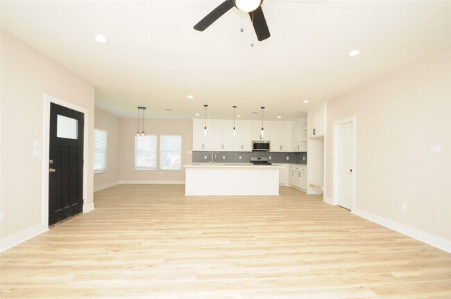 Foto del edificio - 8203 Gladstone St