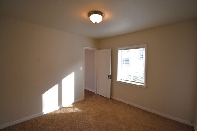 Foto del edificio - Freshly Remodeled Cozy Cottage Home