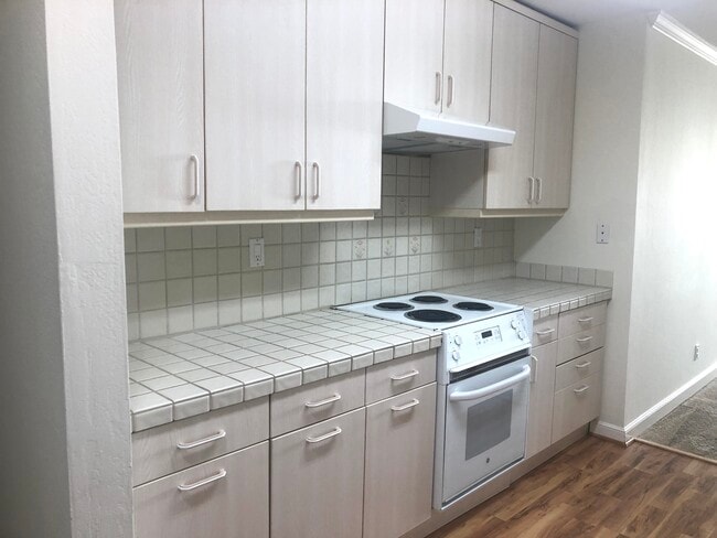 Building Photo - 320 Vallejo Dr