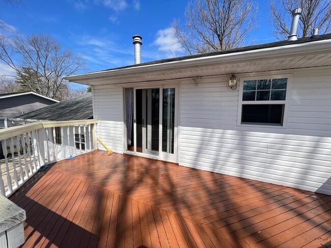 Building Photo - 2507 Sheridan Dr