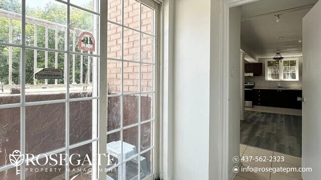 Photo du bâtiment - Spacious 1-Bedroom + Den Apartment in Mark...