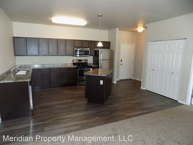 Building Photo - 1 br, 1 bath Apartment - 1400 12th St W 14...