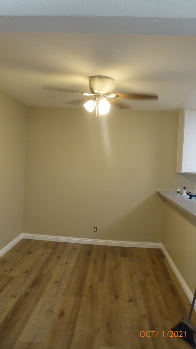 Dining Area / w Ceiling Fan - 10636 Woodley Ave
