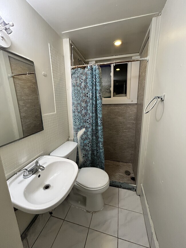 Photo du bâtiment - 9837-9868 68 Ave NW