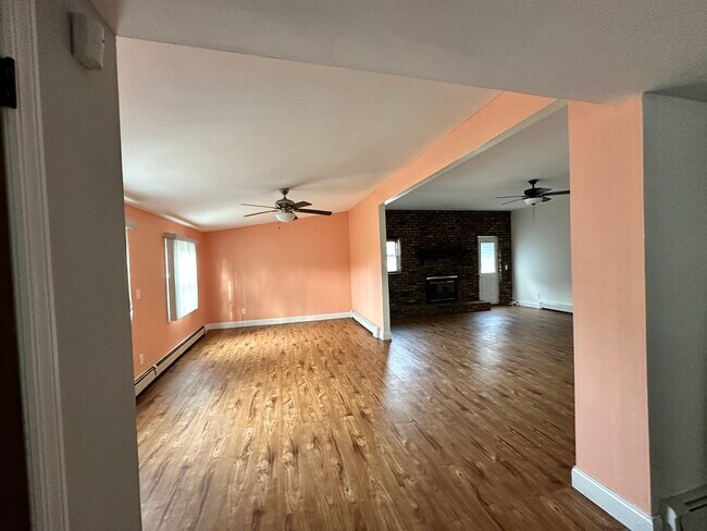 Building Photo - 125 Holbrook Rd