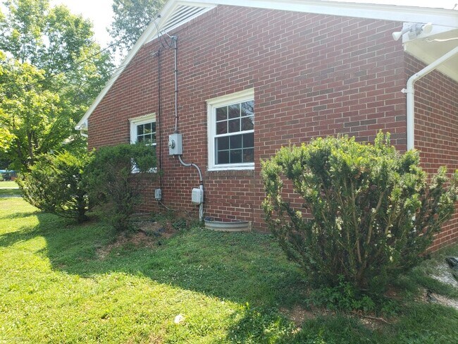Foto del edificio - 8826 Yellow Springs Rd