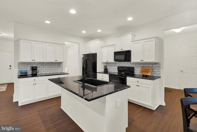 Building Photo - 155 Steamboat Ct