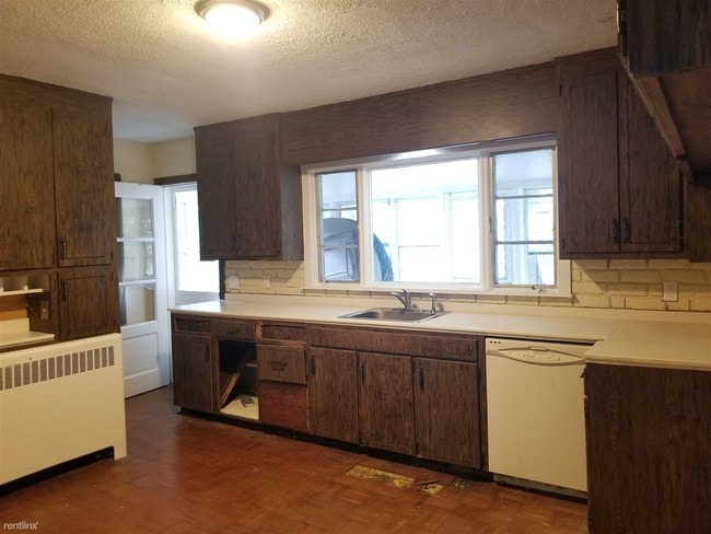 Building Photo - 4 br, 1.5 bath House - 60 Fountain Ter house