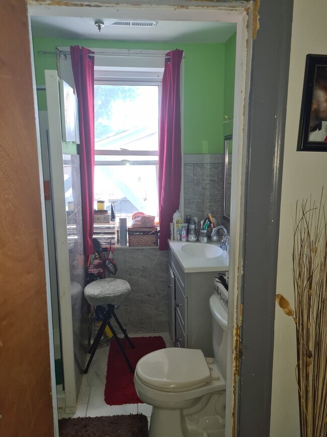 Baño - 594 1st Ave