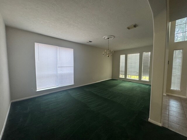 Foto del edificio - 5022 E Newpark Dr