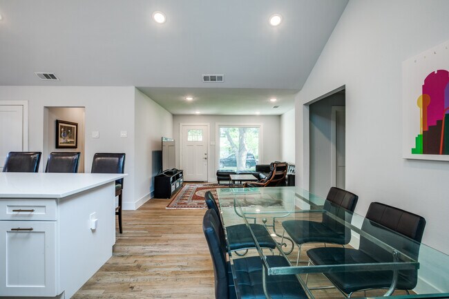 Building Photo - 6136 St Moritz Ave
