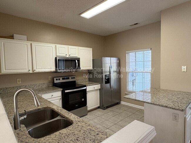 Building Photo - 504 Canyon Lake Cir