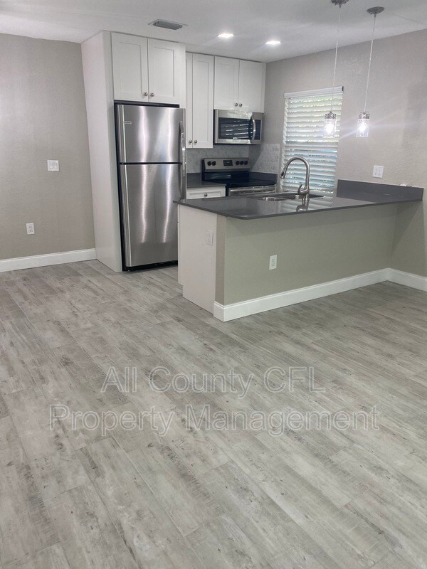 Building Photo - 140 E Muriel St