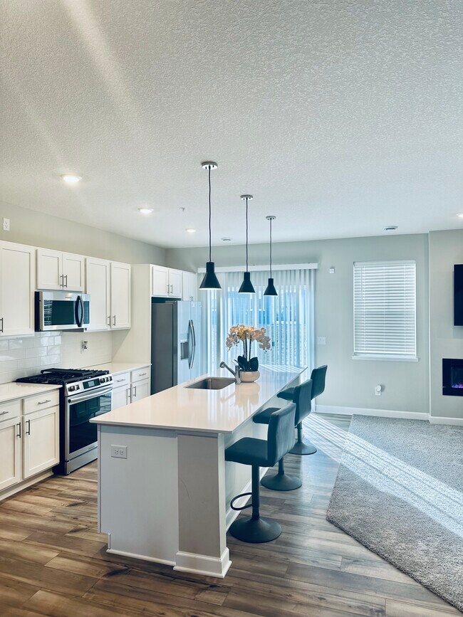 Building Photo - 10599 Weston Way N