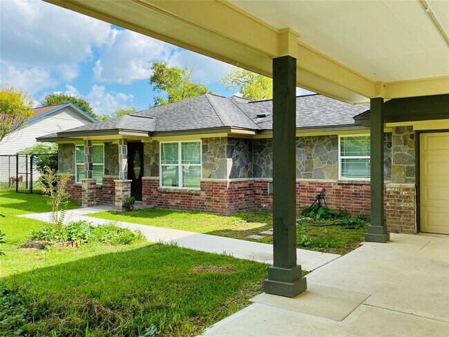 Building Photo - 113 Cabaniss Ave