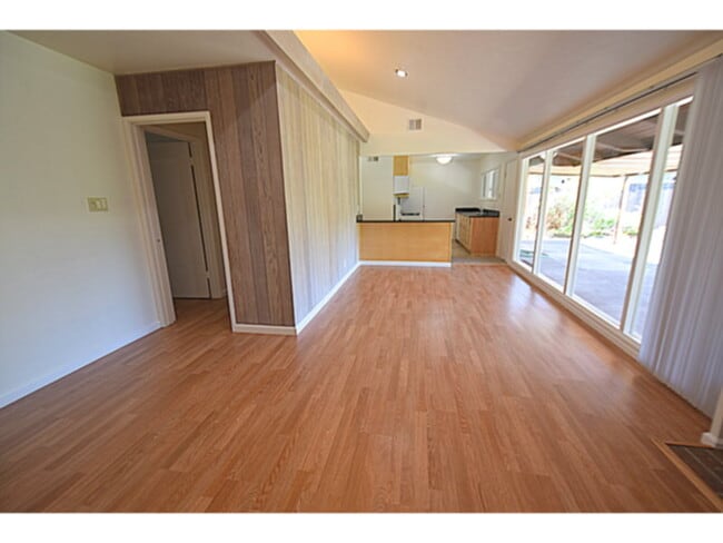 Building Photo - 134 Blackfield Dr