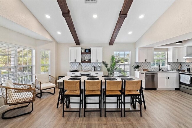 Building Photo - Immaculately remodeled Key West style home...