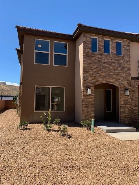 Foto principal - Desert Hills townhome in Little Valley Are...