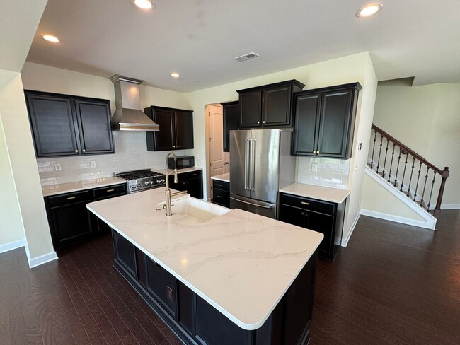 Foto del edificio - 5722 Lachlan Hill Ln