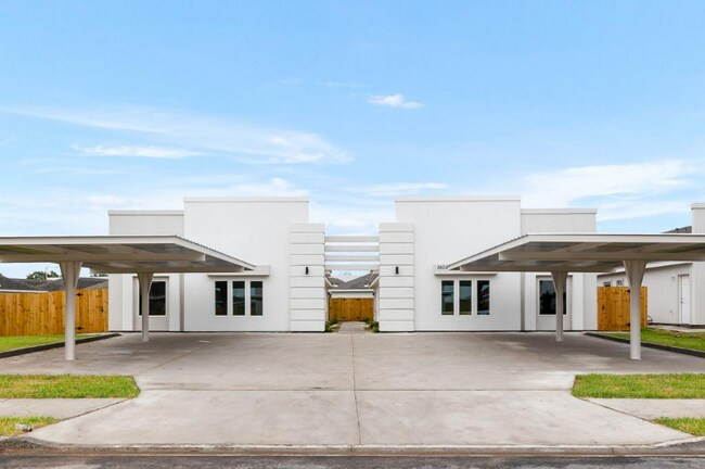 Foto del edificio - 3803 Las Vistas Ln