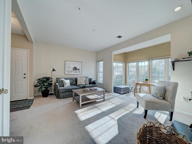 Building Photo - 2708 Summerview Way