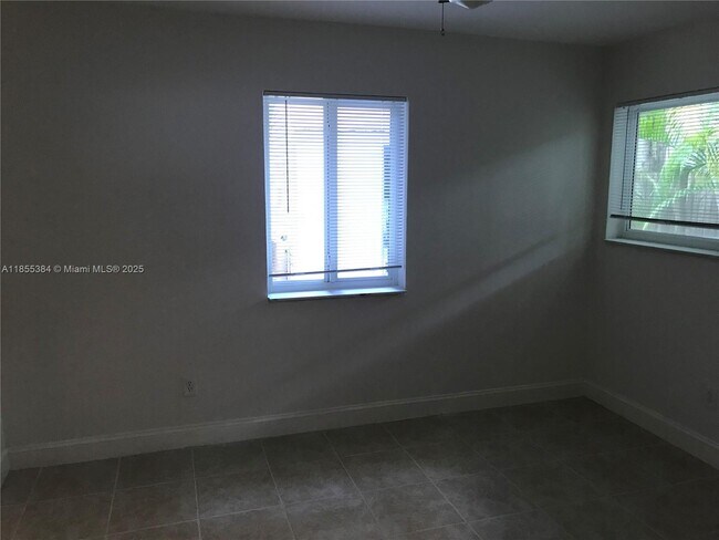 Foto del edificio - 757 NE 127th St