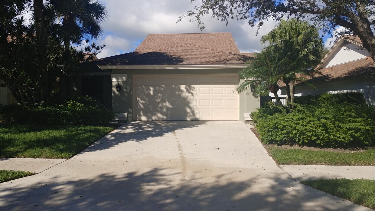 Foto principal - 218 Ridge Rd