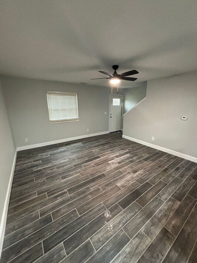 Foto del edificio - 3224 Summerhill Ln