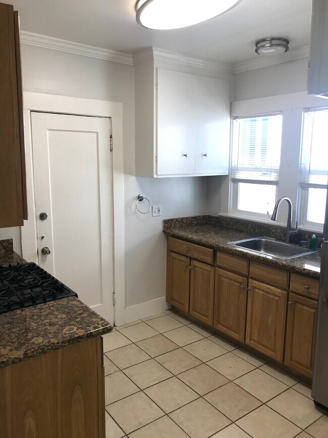 Kitchen - 342 E 15th St