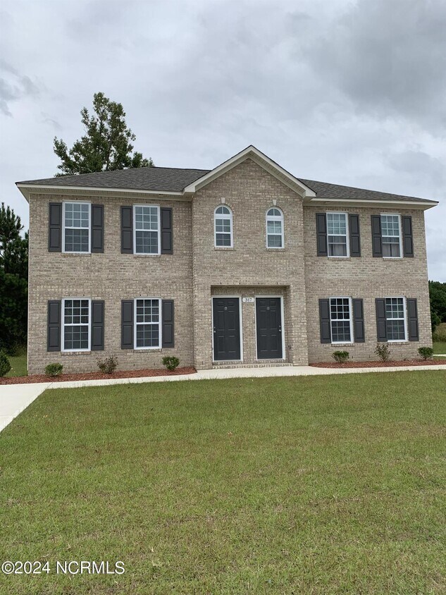 Primary Photo - 317 S Pointe Dr