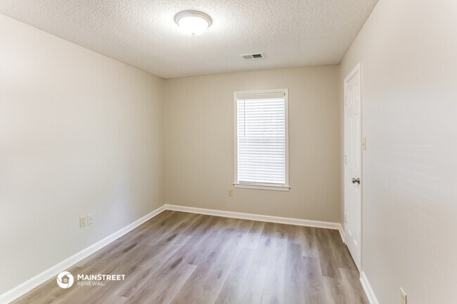 Building Photo - 6915 Blackthorn Dr