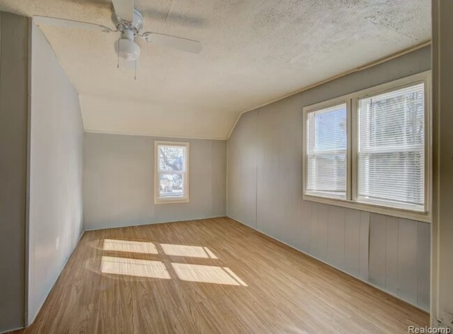 Building Photo - 1490 Wells St