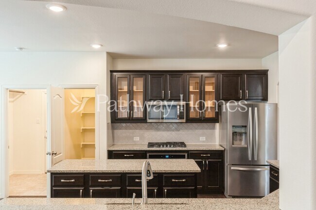 Foto del edificio - 2618 Fawn Valley Ave