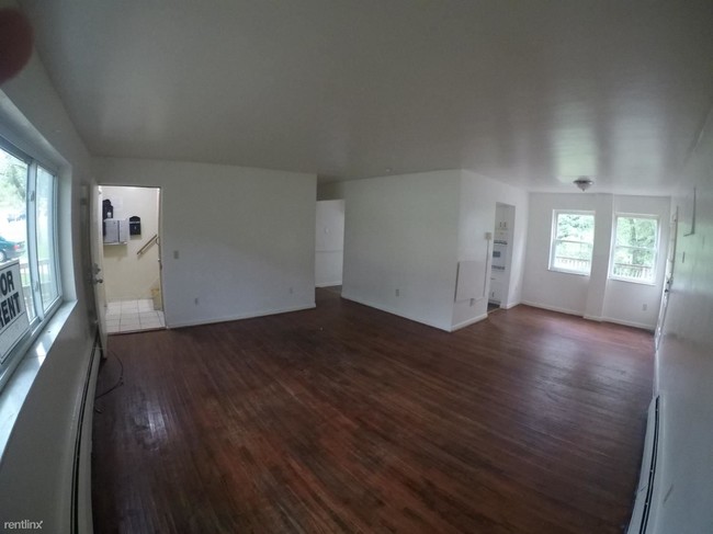 Foto del edificio - 3 br, 1.5 bath Triplex - 2832 Lafeuille Ave